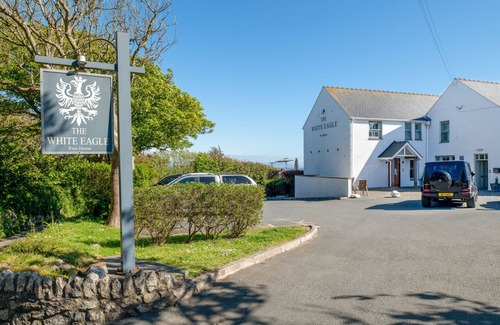 Rhoscolyn Apartment | The Little Nest : Charming 2-Bed Hideaway by Sea in Rhoscolyn | Managed by Anglesey Holiday Lettings