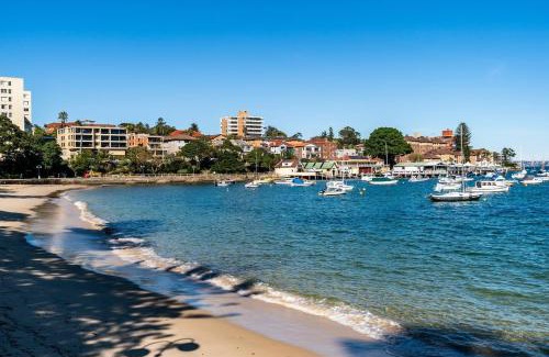 Manly Apartment | The Little Palm - Prime Locale between Beach and Wharf