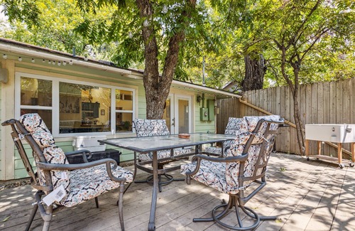 Zilker Cottage | The Little Retreat on Kinney
