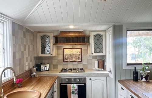 Stanthorpe House | "The Little Tuscan Villa" - right in the heart of Stanthorpe!