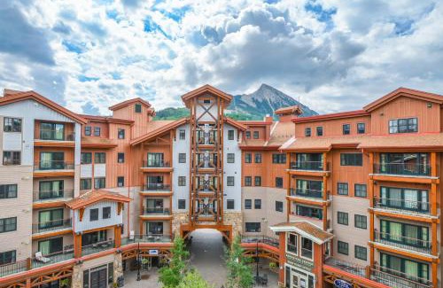 Crested Butte Resort | The Lodge at Mountaineer Square