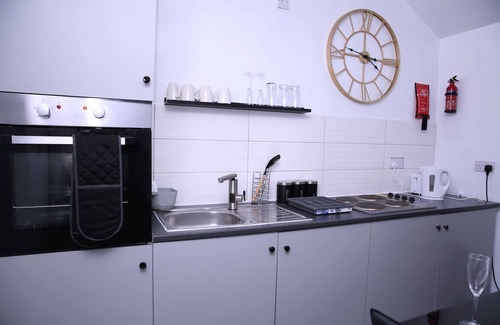 Chadderton Cabin | The Lodge with idilic views parking free wifi