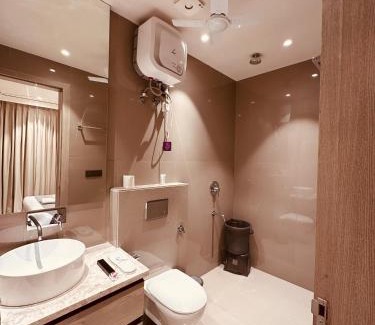 DLF Phase 1 Apartment | The Lodgers 2 BHK Serviced Apartment Near Artemis Hospital Sector 57 Gurgaon - Nearest Metro Station Sector 54 Chowk