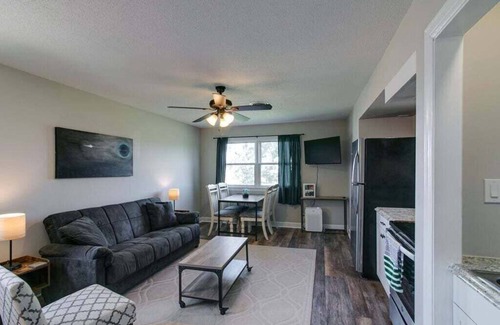 Clarksville House | The Loft 1335 Whitt Ln