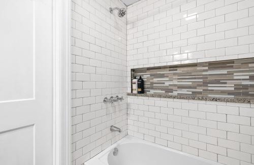 Clarksville House | The Loft at Madison Terrace - Private Unit (102 Madison Terrace)