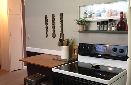 Burley Apartment | “𝚃𝚑𝚎 𝙻𝚘𝚏𝚝“ in Burley. Quiet and Reliable Wifi. Suite #3
