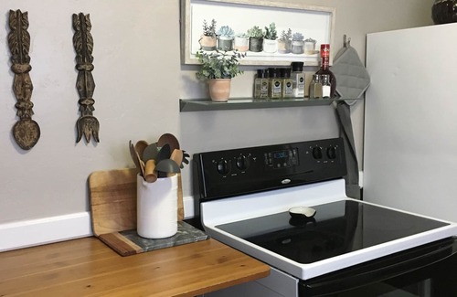 Burley Apartment | “𝚃𝚑𝚎 𝙻𝚘𝚏𝚝“ in Burley. Quiet and Reliable Wifi. Suite #3