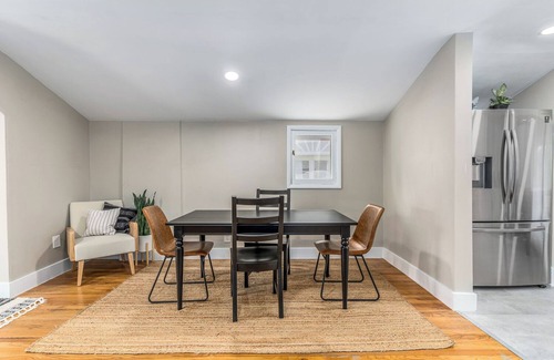 Cliff - Cannon House | The Loft on 13th~Modern & Cozy!