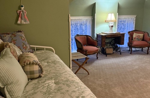 Guthrie Apartment | The Logan Room at The Judges Chambers