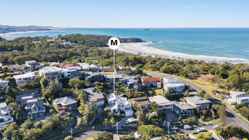 Coffs Harbour House | The Lookout Lounge - Pet Friendly, Pool, Great Views!