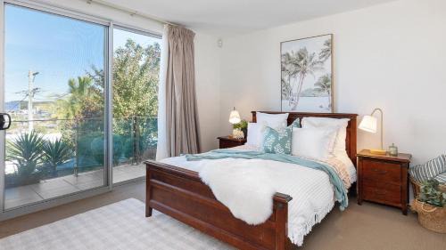 Coffs Harbour House | The Lookout Lounge - Pet Friendly, Pool, Great Views!