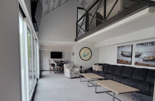 Nevis House | The Lookout on Lake Belle Taine - Sleeps 16 - On ATV Trails