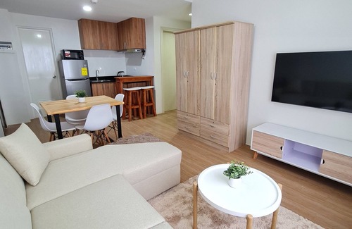 Cagayan de Oro Condo | The Loop 2-BR CONDO Fully Air-conditioned with Wifi, Sofa Bed & Water Dispenser