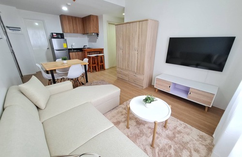 Cagayan de Oro Condo | The Loop 2-BR CONDO Fully Air-conditioned with Wifi, Sofa Bed & Water Dispenser