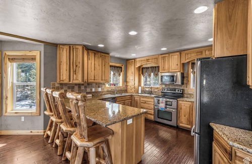 Duck Creek Village Cabin | The Lost Creek Lodge - A Perfect Escape for Families, Reunions, and Friends.