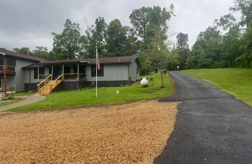 Negreet House | The Lure Camp, S. Toledo Bend. Secluded Cove, Boat ramp on property sleeps 6