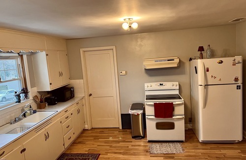 Carmi Apartment | The Main Street Loft in Carmi, IL - spacious, artsy, comfortable - sleeps 6