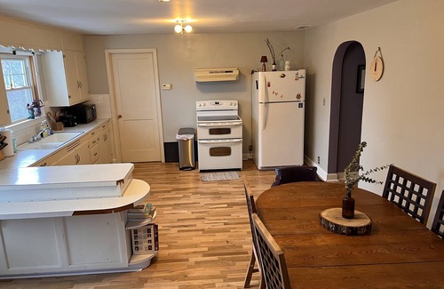 Carmi Apartment | The Main Street Loft in Carmi, IL - spacious, artsy, comfortable - sleeps 6