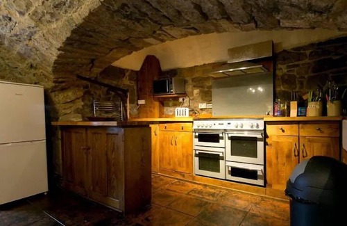Airth House | The Manor at Plane Castle - Sleeps 8 - Pets Ok