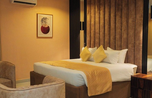 Owerri Hotel | The Manor Hotel by Luckzi