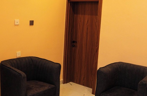 Owerri Hotel | The Manor Hotel by Luckzi