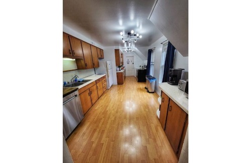 Sussex House | The Maple Shade Suite *2000sq Foot Upper Apartment