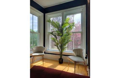 Sussex House | The Maple Shade Suite *2000sq Foot Upper Apartment