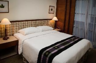 Golden Triangle Apartment | The Maple Suite