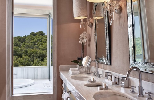 Vouliagmeni Hotel | The Margi