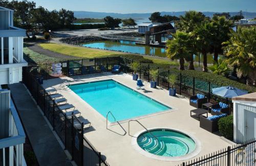 San Leandro Hotel | The Marina Inn on San Francisco Bay