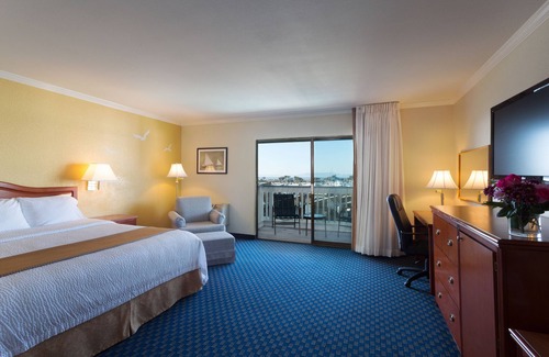San Leandro Hotel | The Marina Inn on San Francisco Bay