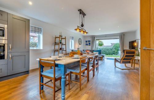 Holt House | The Marrams