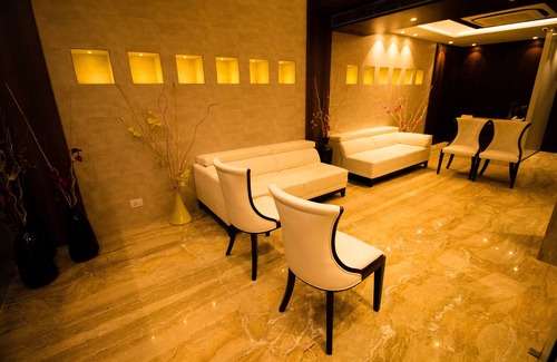 Lake Town Hotel | The Maureen