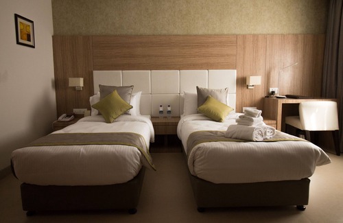 Lake Town Hotel | The Maureen