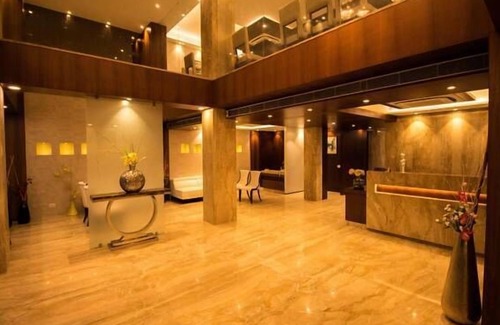 Lake Town Hotel | The Maureen