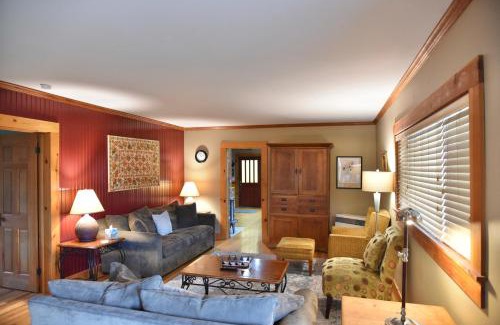 McCloud House | The McCloud Vacation Home on Mt Shasta, Sleeps 13