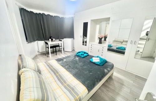 Brent Hotel | The Melrose