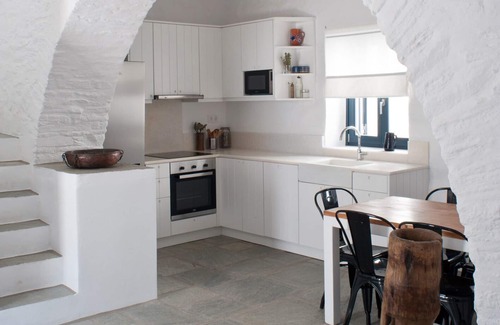 Naousa House | The "Meltemi" house - Traditional and Contemporary!