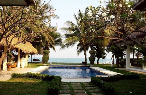 Puk Tian Villa | The Memory - 4 Bedrooms Beachfront Pool Villa