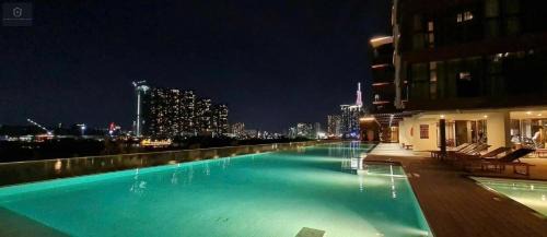 Thu Thiem Apartment | The Metropole Deluxe Apartment View City