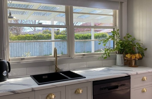 Stawell House | The Miners Rest - luxury accommodation in Stawell, at the foot of the Grampians