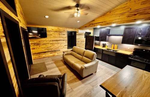 Cook Cabin | The Mother in Law Wilderness SuitenLake Vermilion Public Access 1/4 mile