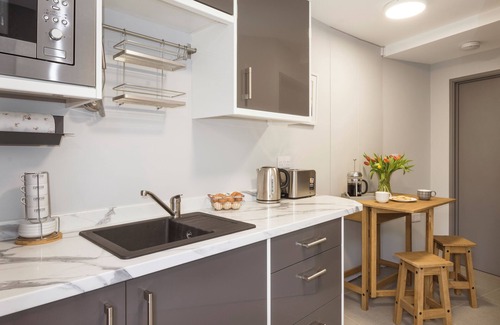 Plymouth Apartment | The Mount, 2 ensuite double rooms by The Royal William Yard
