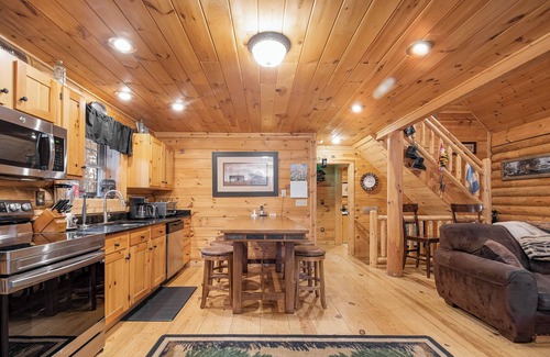 Thayerville Cabin | The Mountain Airy