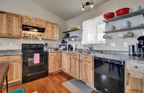 Rabbit Creek Apartment | The Mountain Top Escape w/Scenic Views & Trails