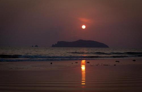 Hat Sai Ri Resort | The Nest Private Beach Resort