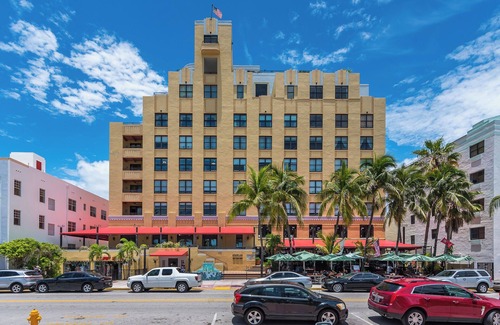 South Beach Apartment | The Netherland R5B on OceanDr + Park&Gym