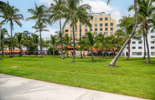 South Beach Apartment | The Netherland R5B on OceanDr + Park&Gym