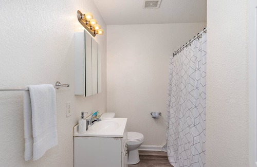 Buckroe Beach Apartment | The North Hampton Suite A