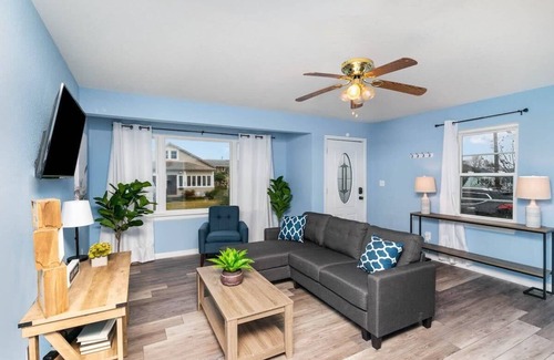 Buckroe Beach Apartment | The North Hampton Suite A /3 minute walk to beach